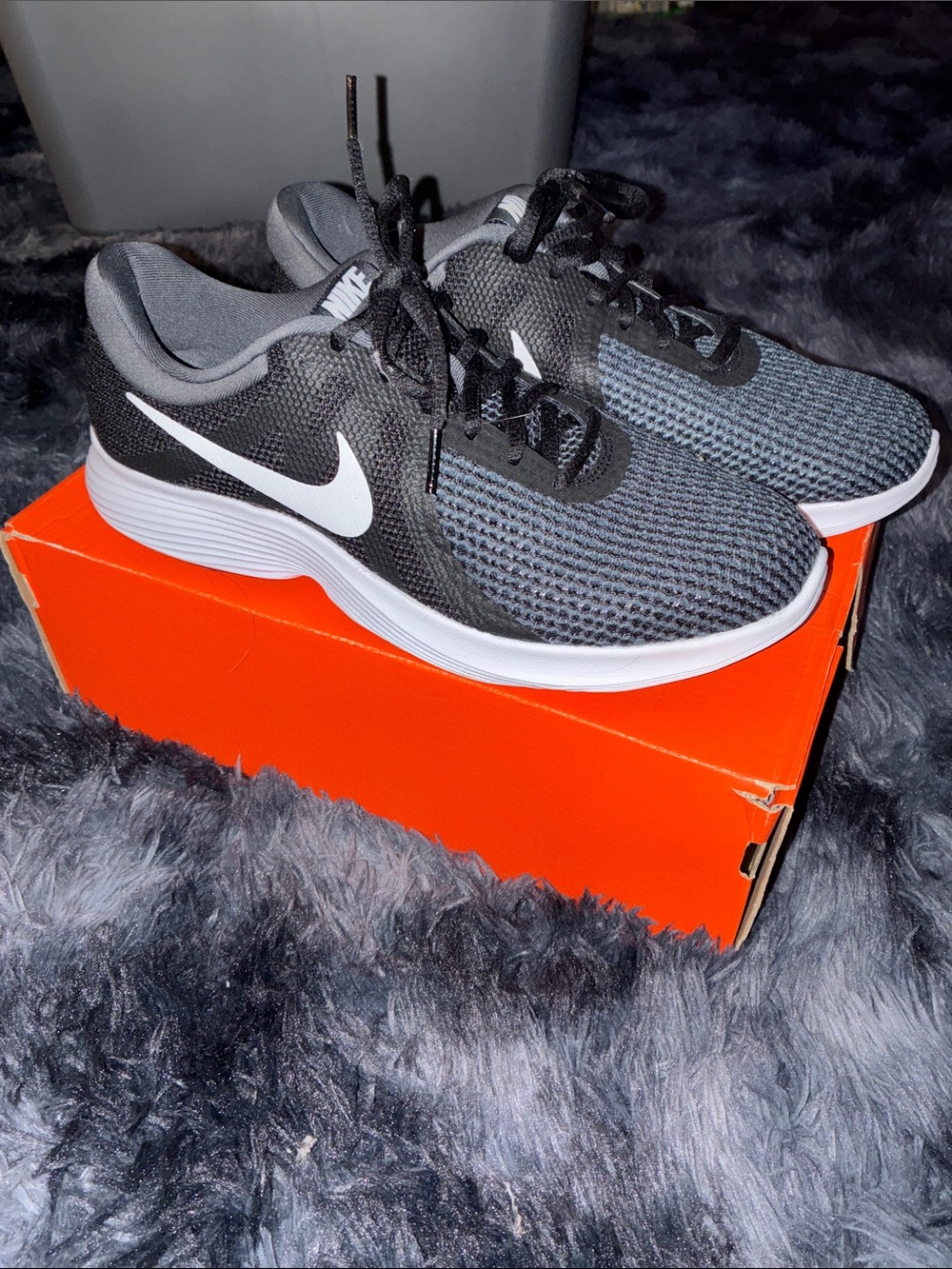 Nike Men's Black and white Mesh Training Shoes revolution 4 908988 001 sz 9.5